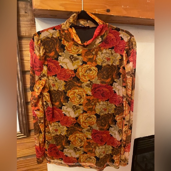 Jane and Delancey Floral Top - Picture 2 of 3